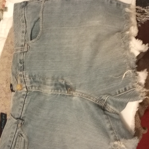 14 Ashley stretch cutoff jean Shorts - Picture 2 of 3